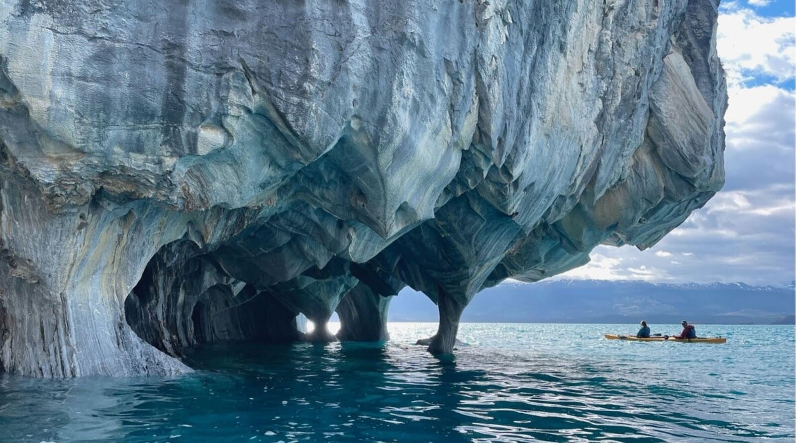 Caiaque pelas cavernas, Catedral de Mármore, Carretera Austral, Patagônia.