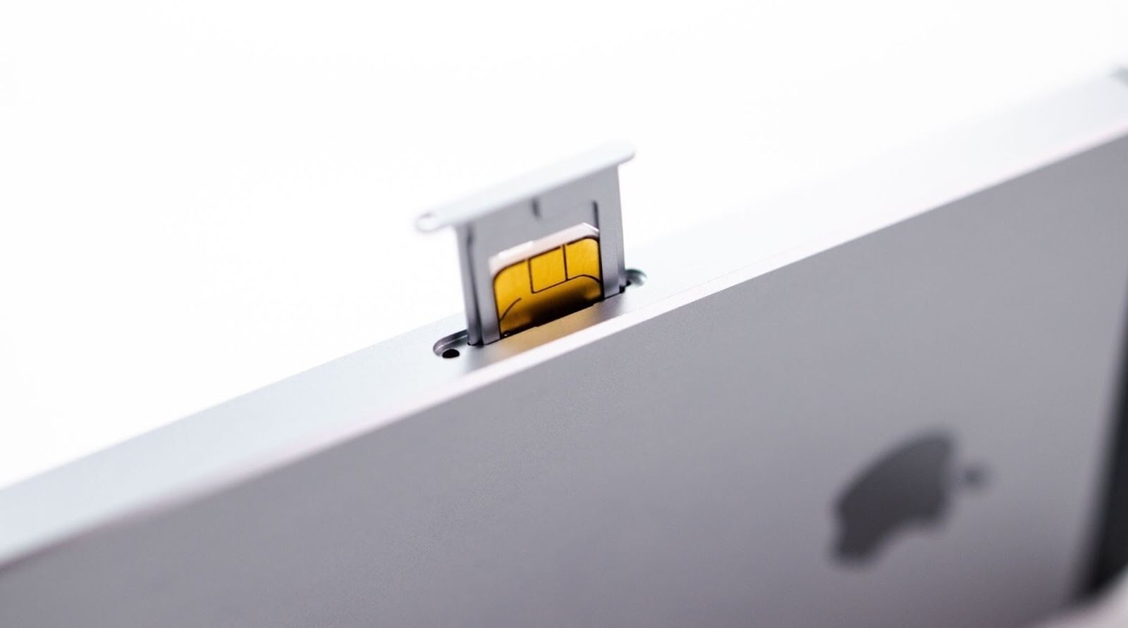 emplacement sim ou tiroir sim ouvert sur iphone (avec nano sim)