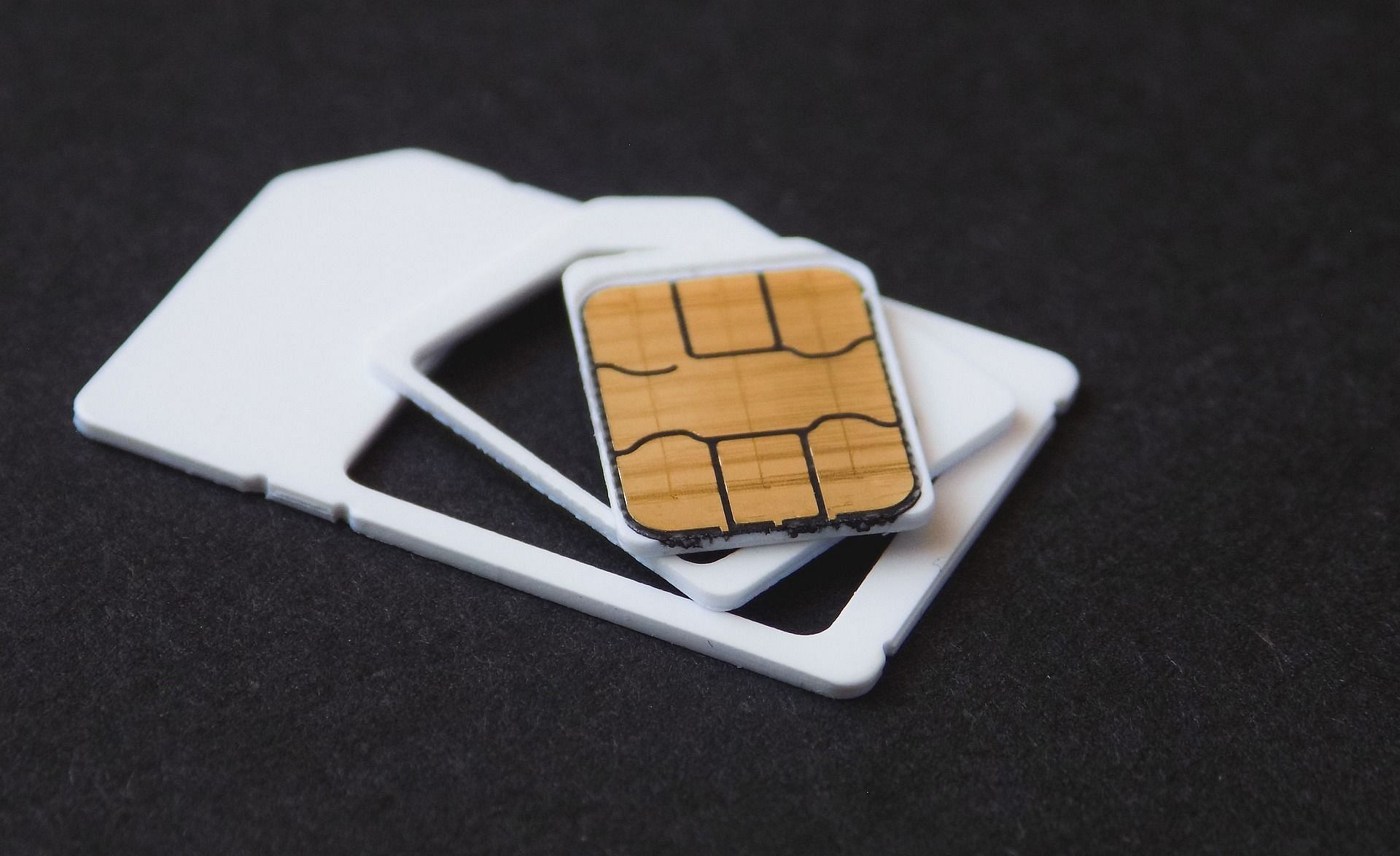 SIM vs. Nano SIM vs. eSIM: What's the Difference? - Airalo Blog