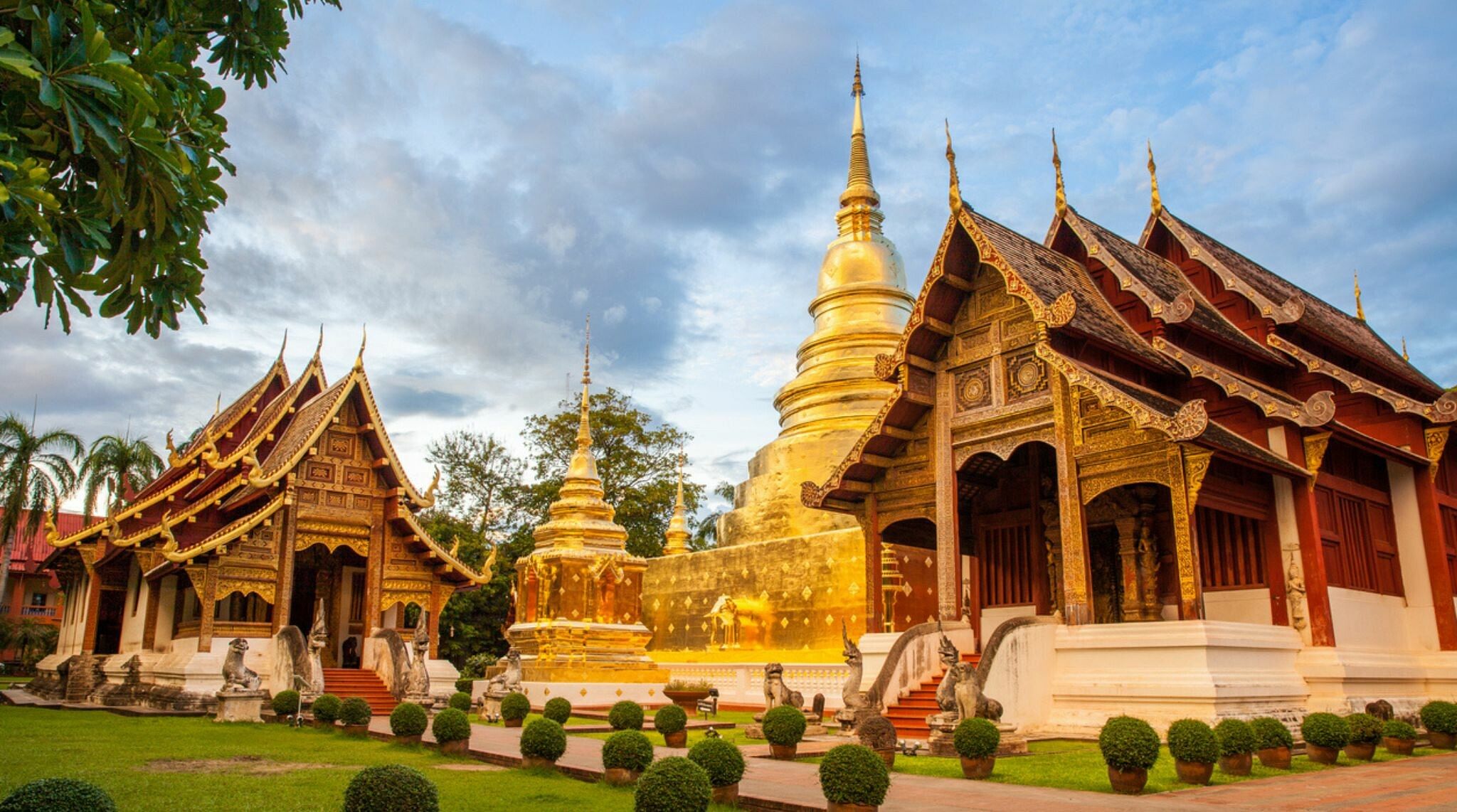 thailande en avril : temple a chiang mai