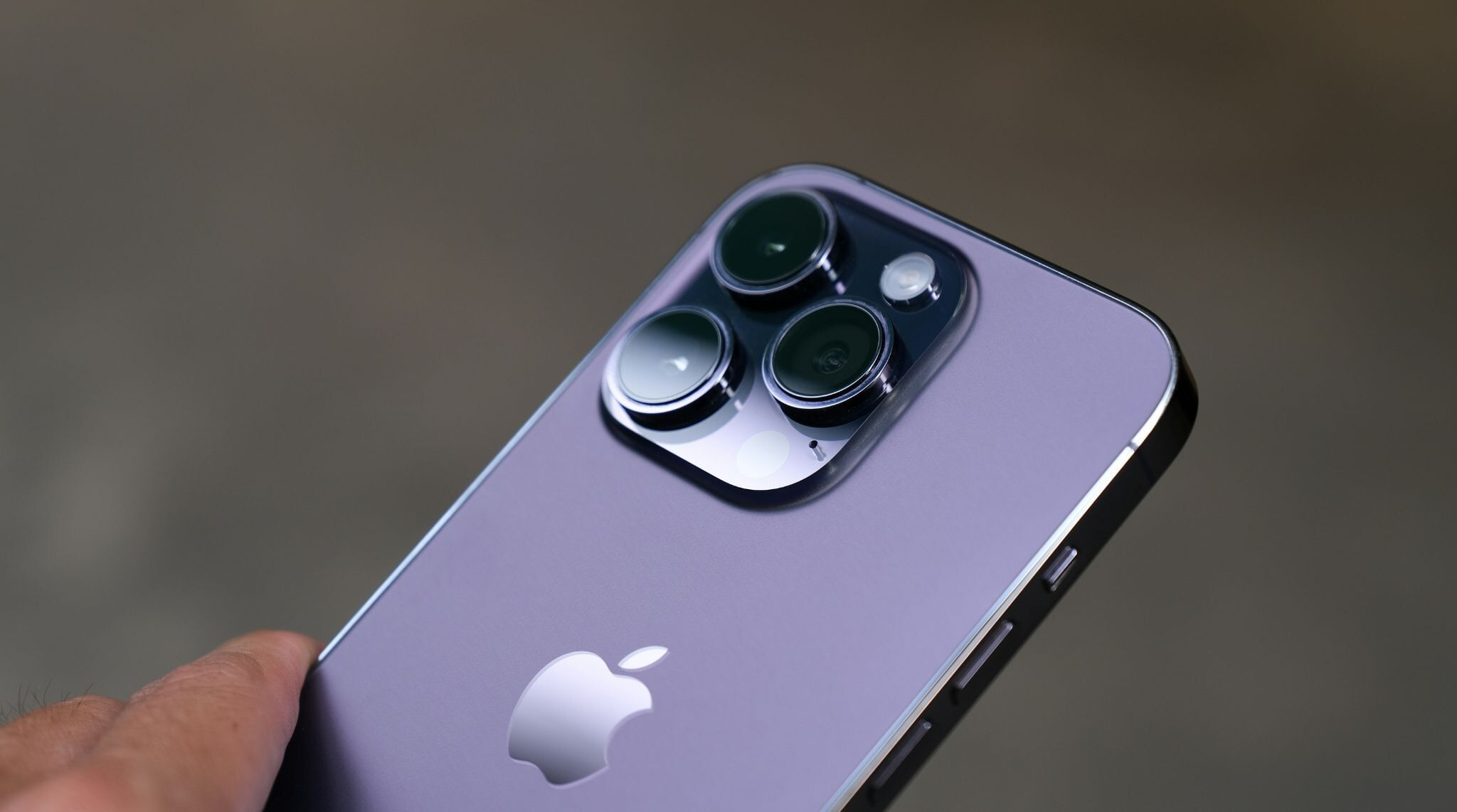 iphone 14 pro couleur violette/mauve