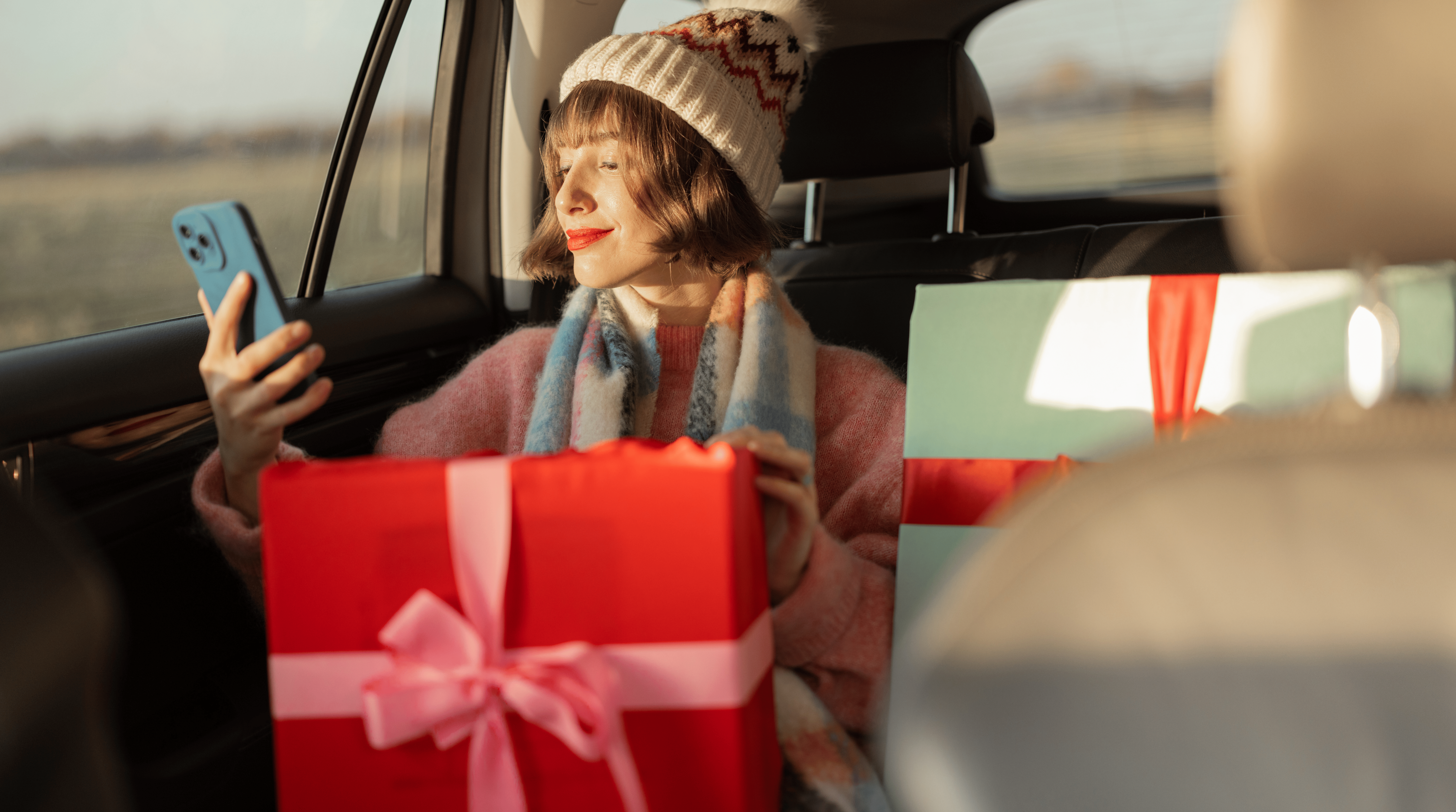 Top 12 Gifts for Travelers – Tried and True Essentials