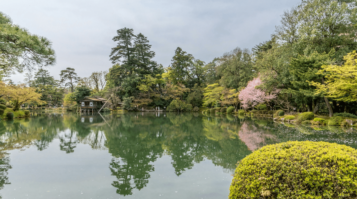 Lake in Kenrokuen Garden, Kanazawa, Japan