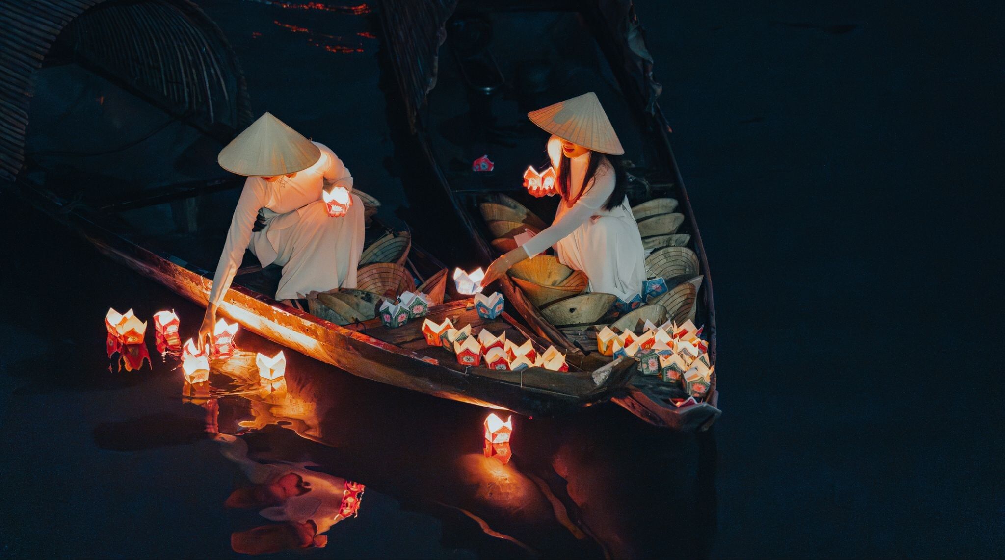 lanternes flottantes pendant le Têt à Hoi An