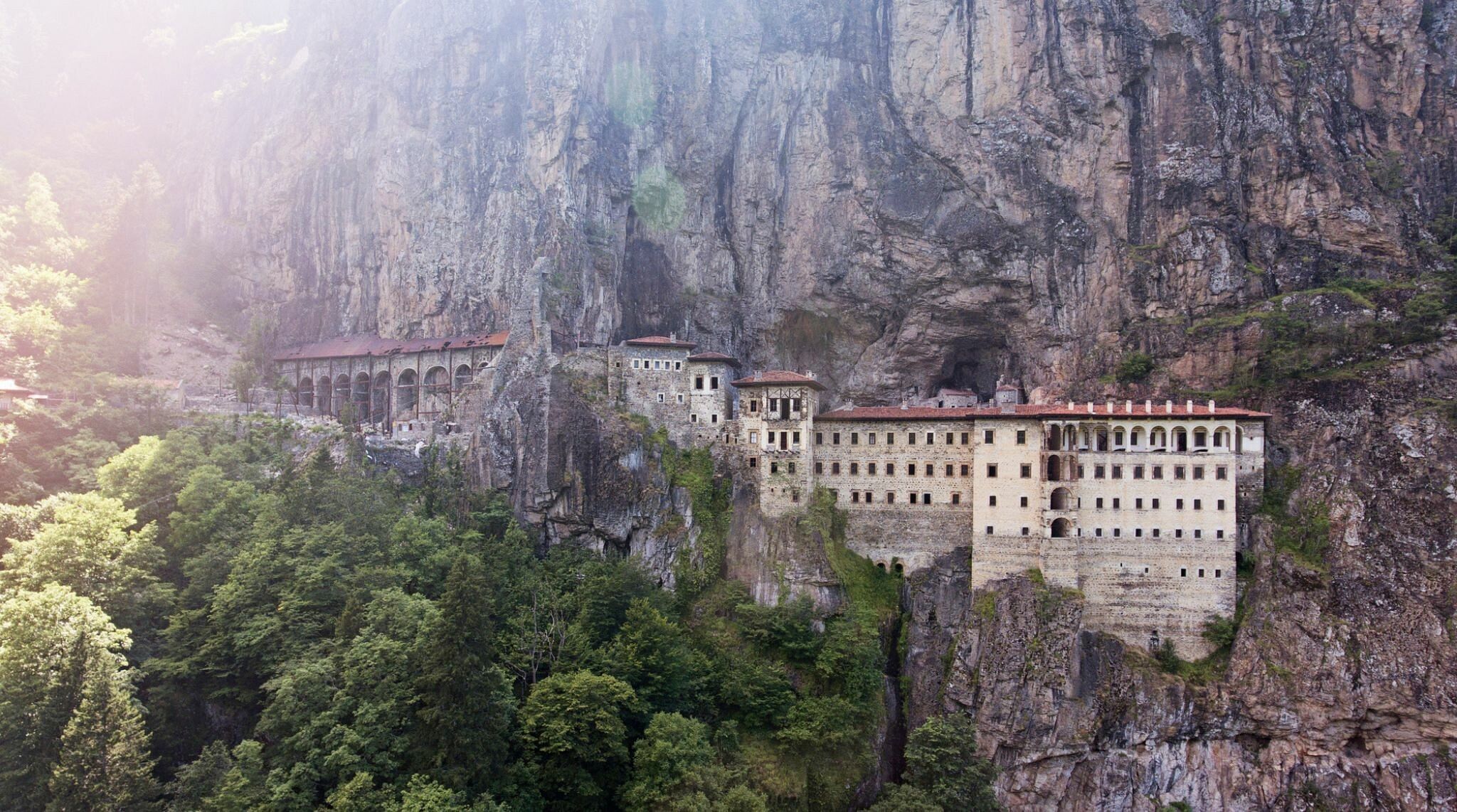 a voir en turquie au printemps : monastere de sumela