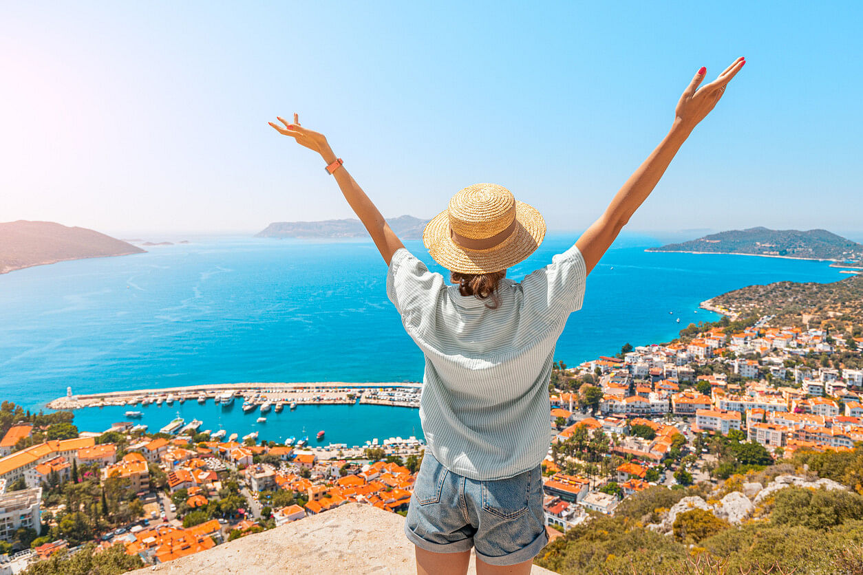 Eine Frau in der Türkei im August