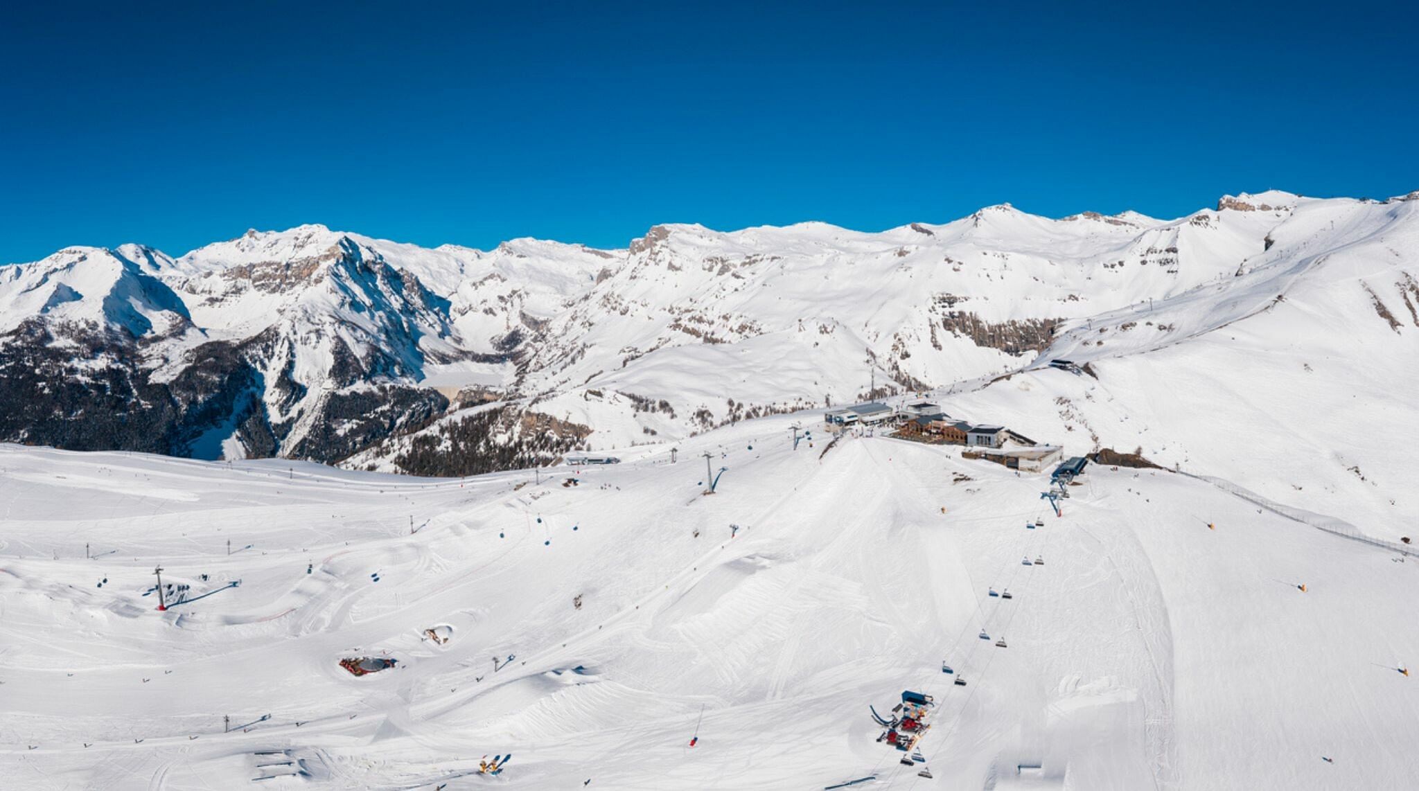 crans montana plus belle station de ski en suisse