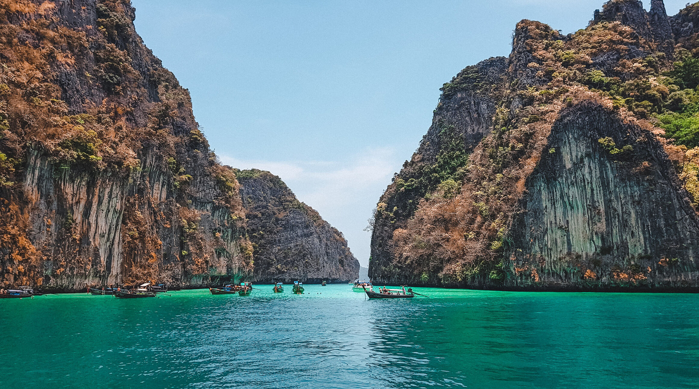 Boats and islands in the Gulf of Thailand 