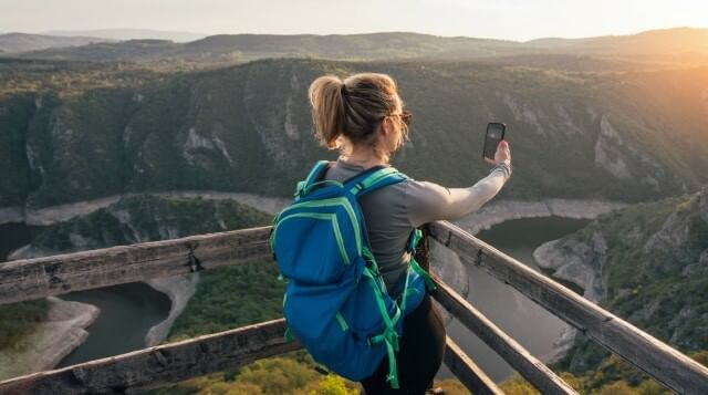 無制限eSIMとは?海外旅行で使えるデータ通信プランとメリットを解説