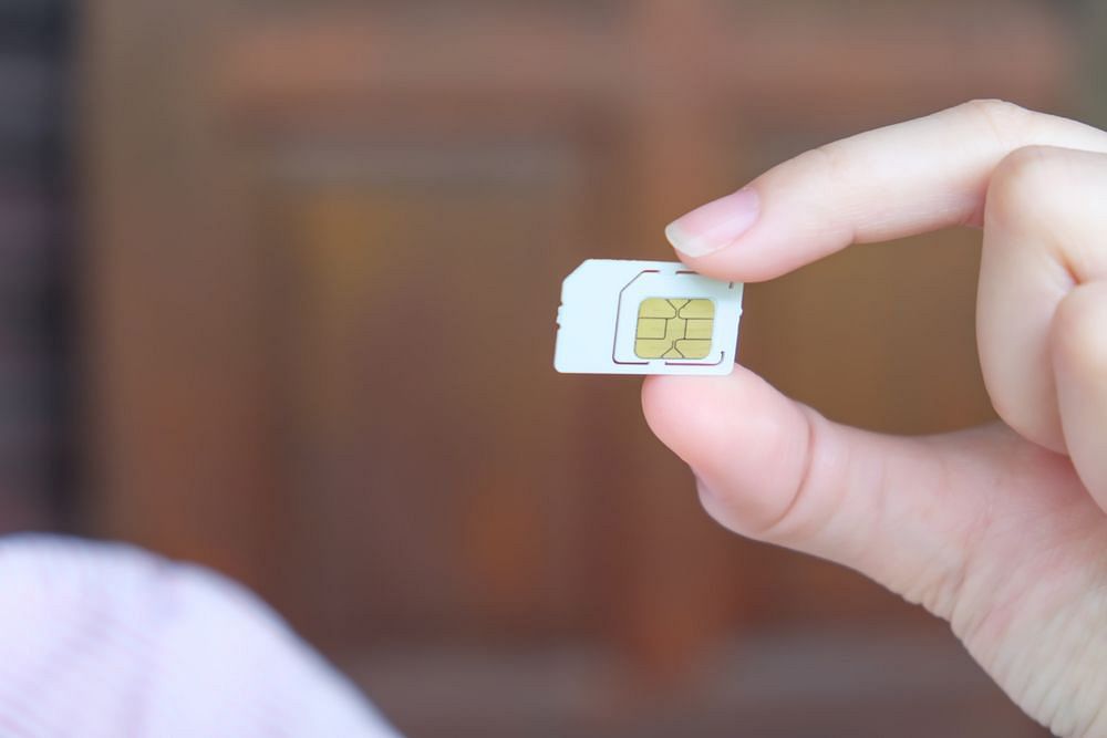 Cómo remover una tarjeta SIM de su iPhone: por qué debería cambiar a las  eSIM - Airalo Blog