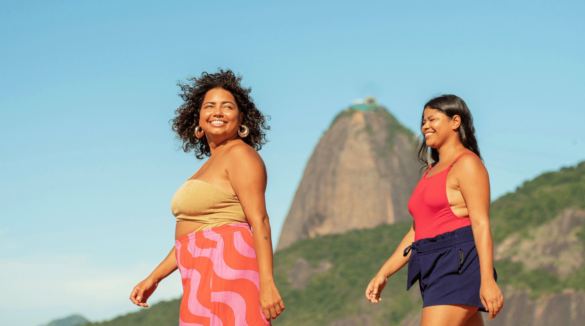 personnes en voyage au bresil