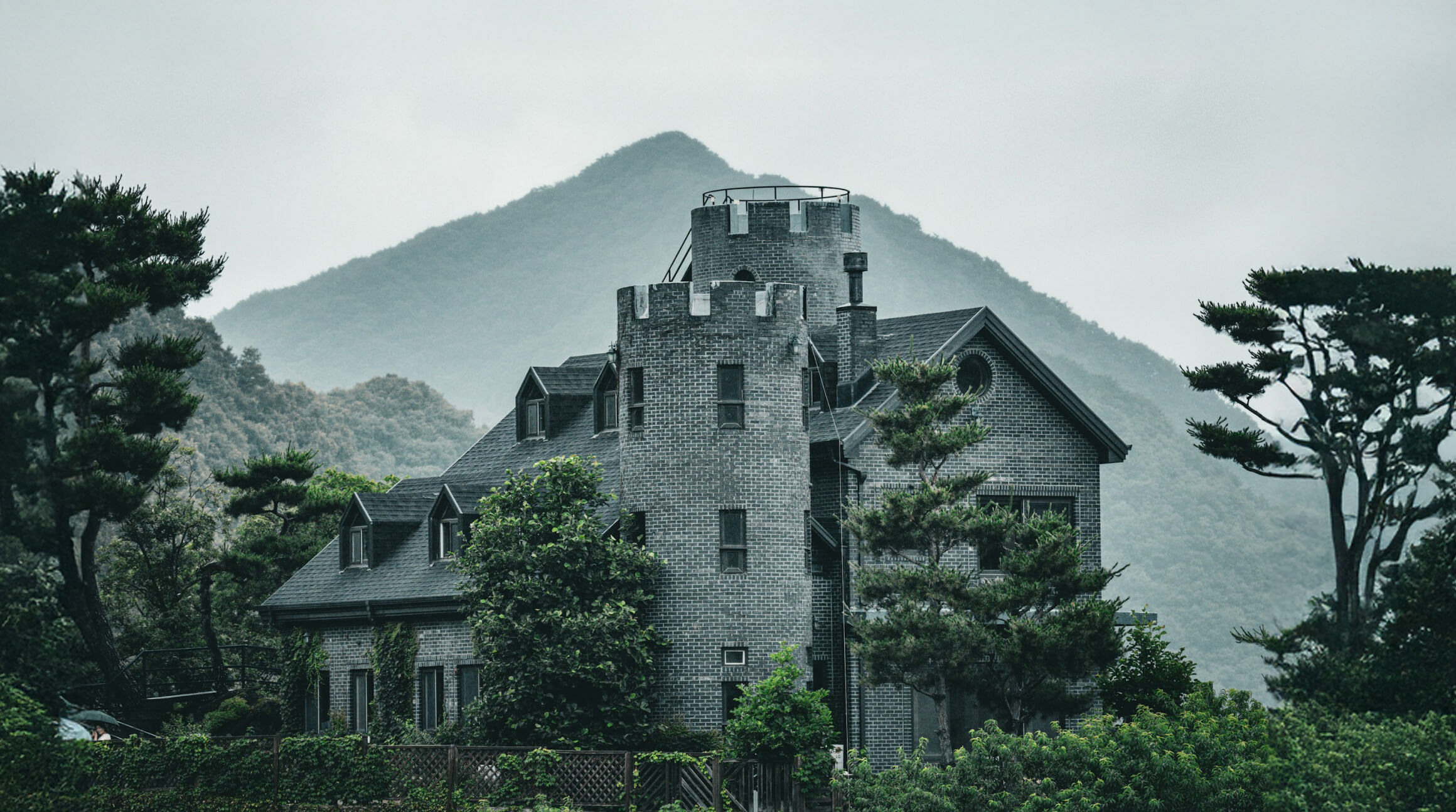 Discover the 10 Most Haunted Places in the World