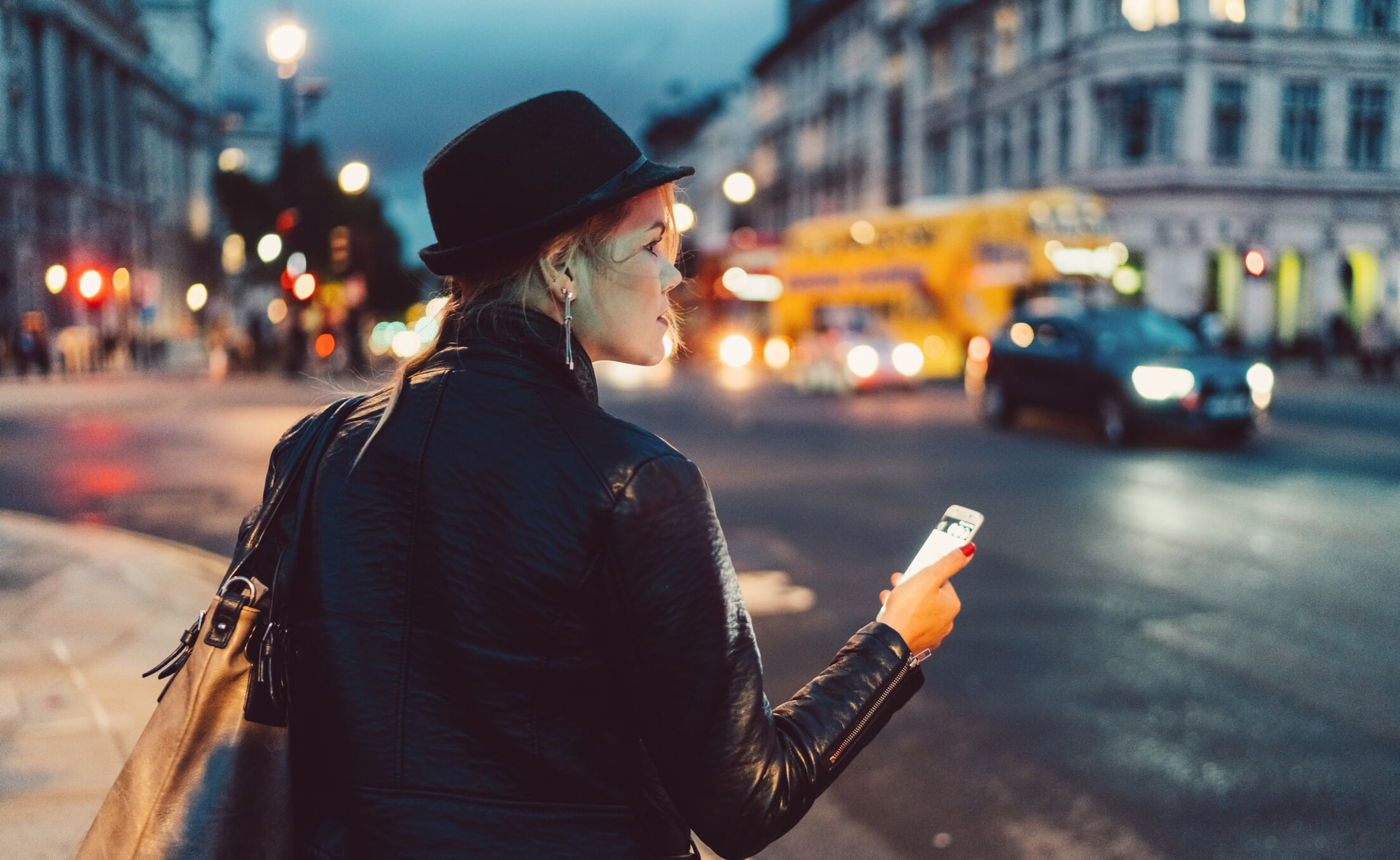 Frau mit Roaming in England