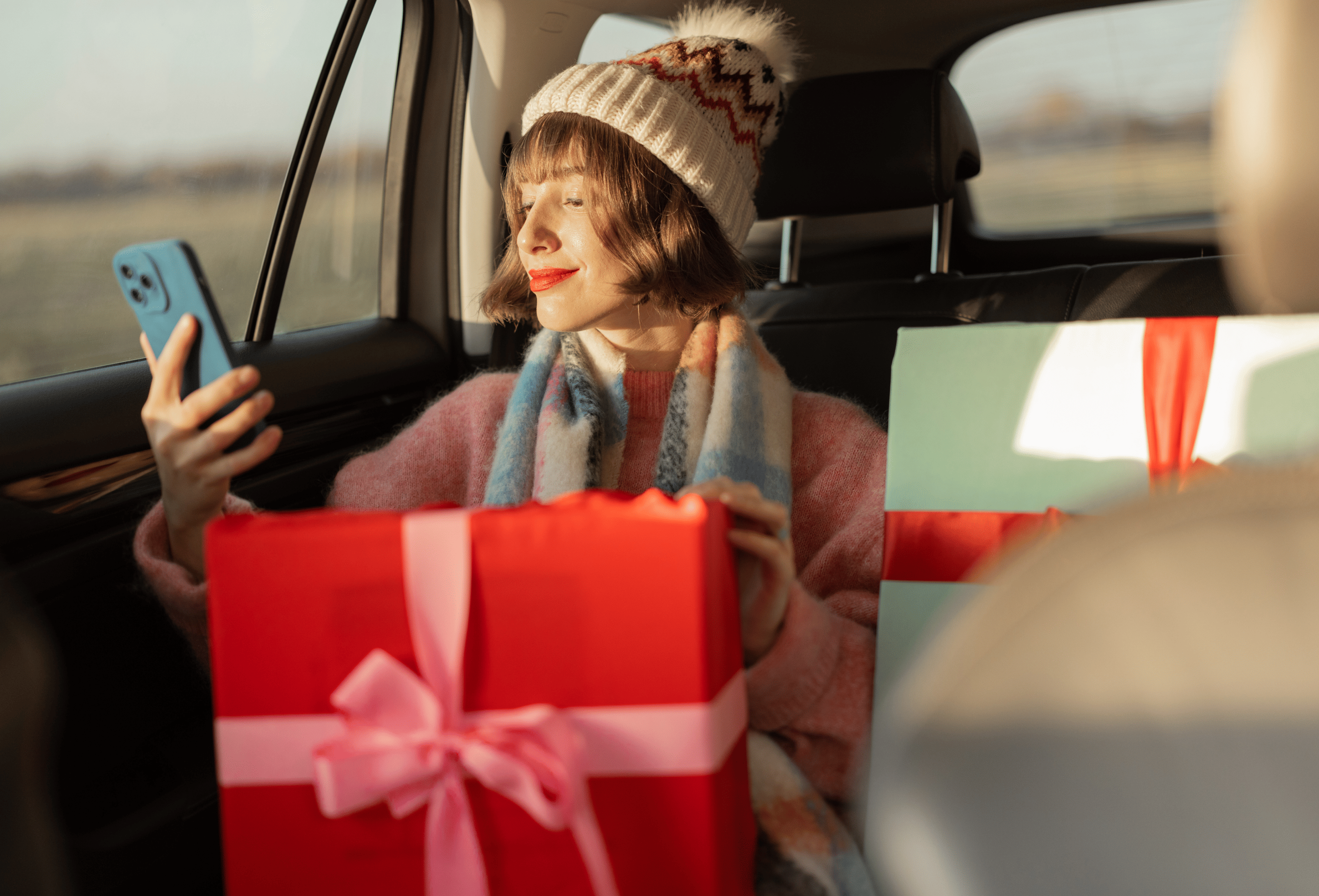 Top 12 Gifts for Travelers – Tried and True Essentials