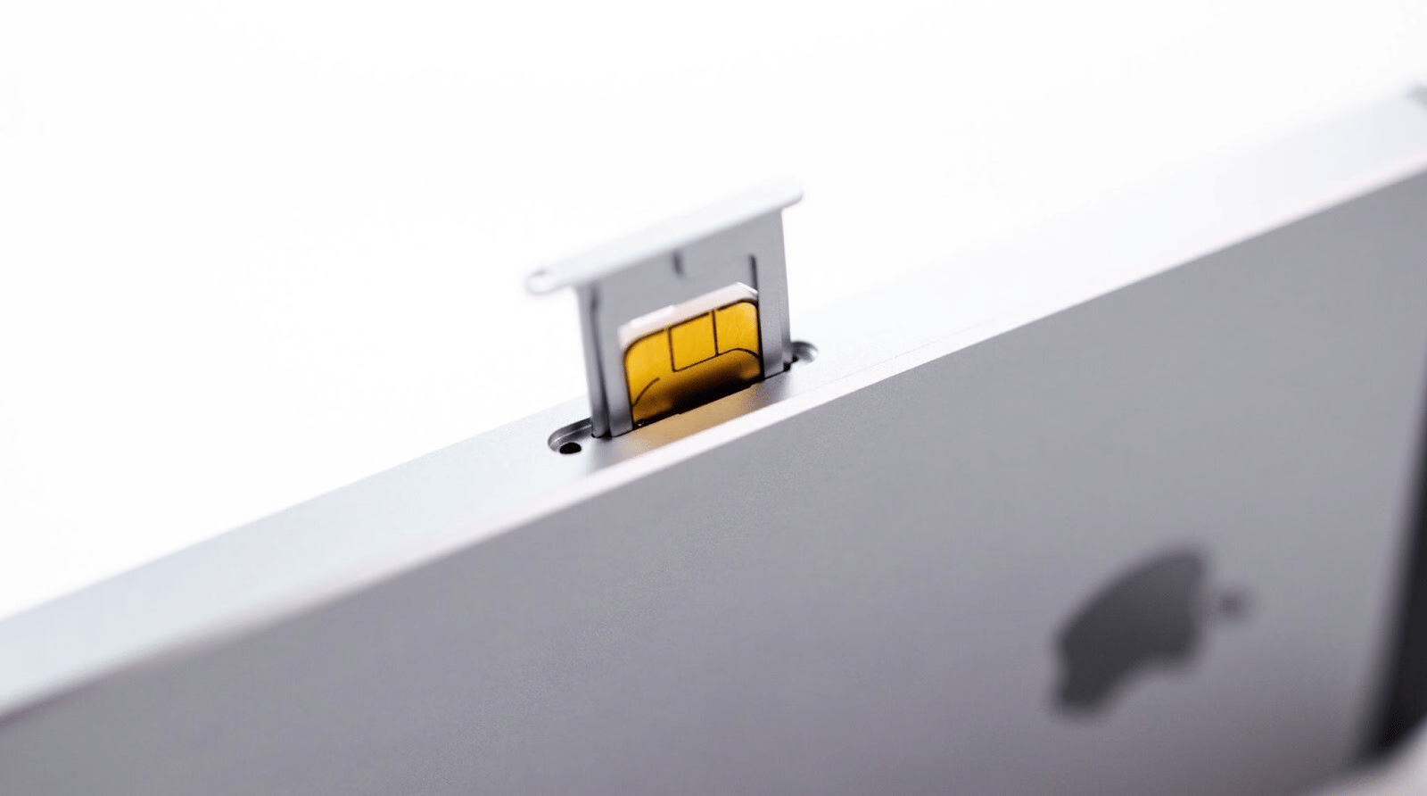 carte SIM (nano-SIM) sortie manuellement du téléphone