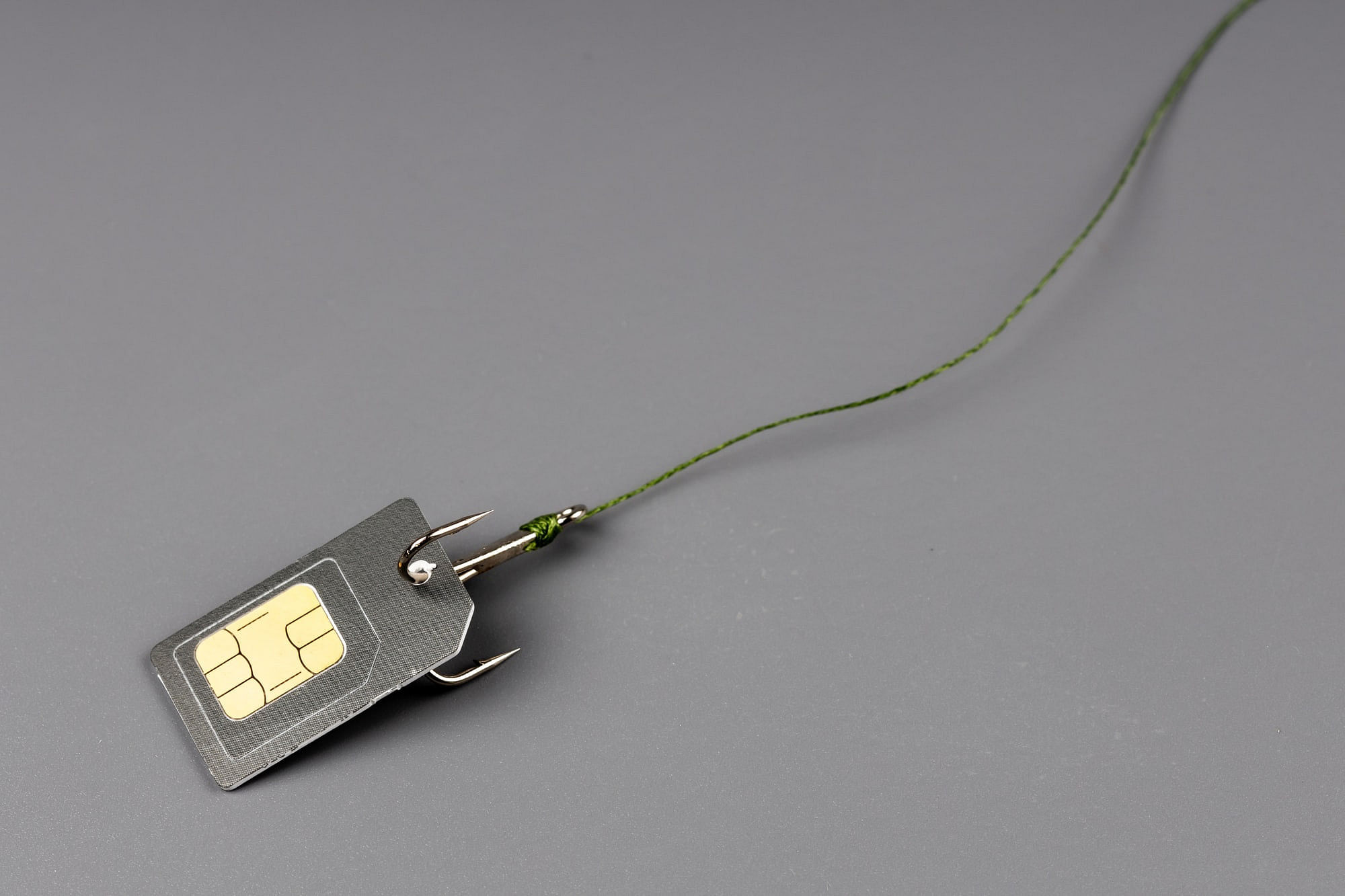 La différence entre les eSIM et les cartes SIM physiques - Airalo Blog