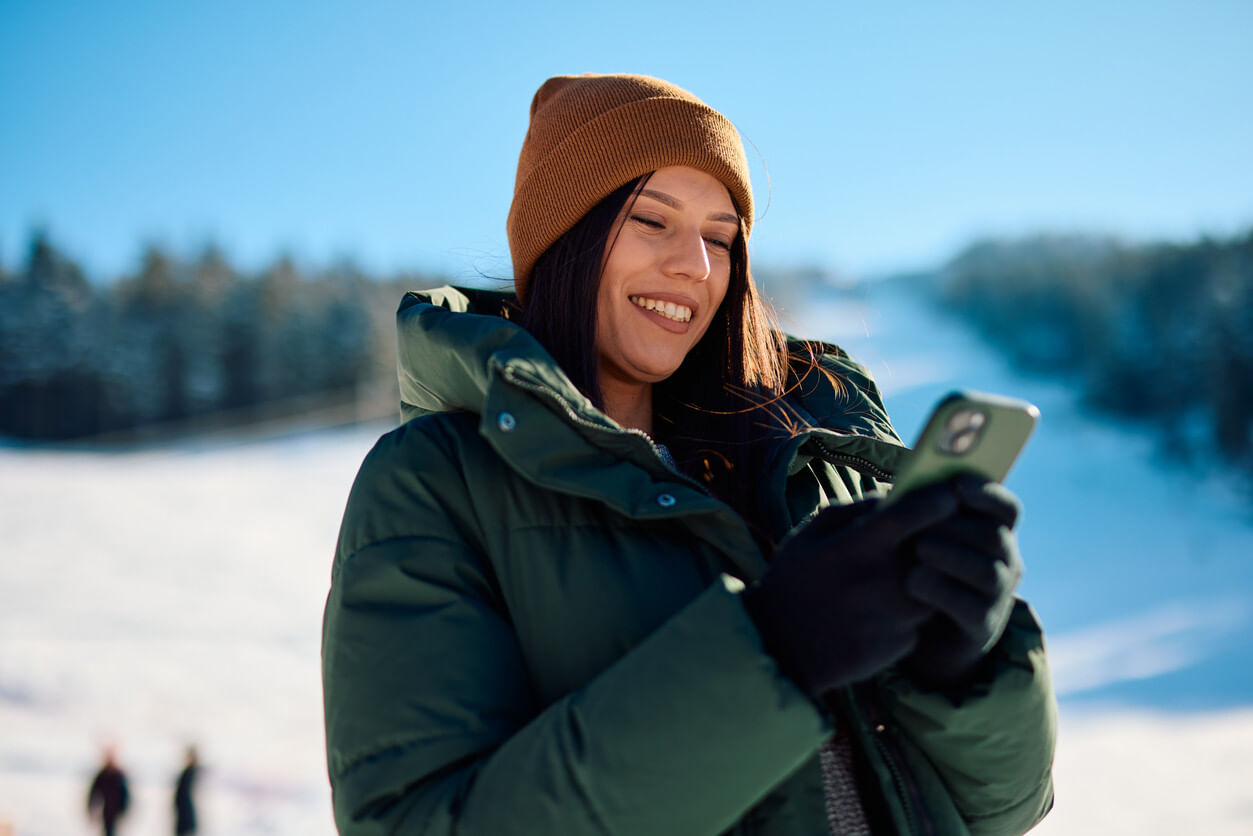 Frau mit SIM-Karte in Bosnien und Herzegowina