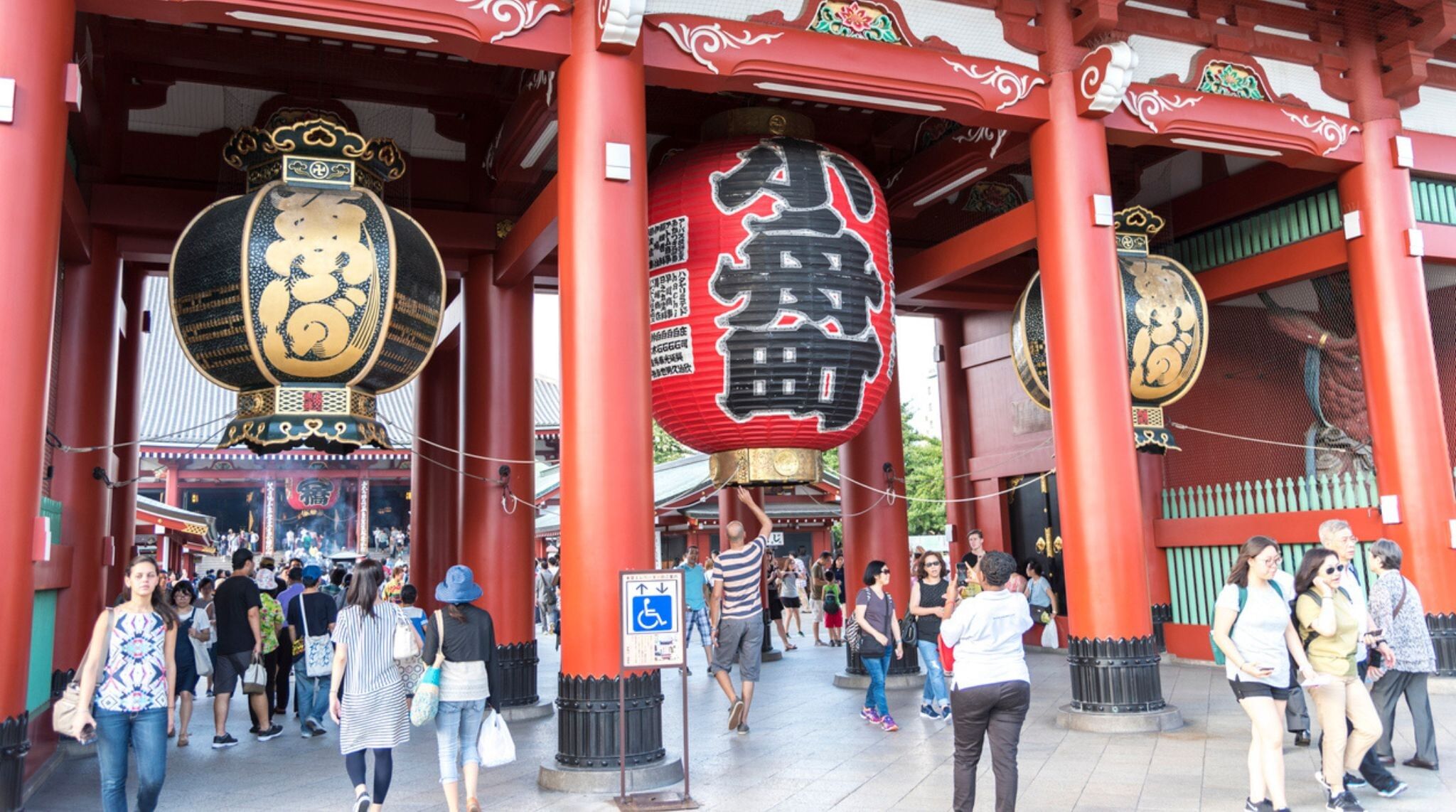Porte de Kaminarimon en face du temple Senso-ji, Asakusa, Tokyo