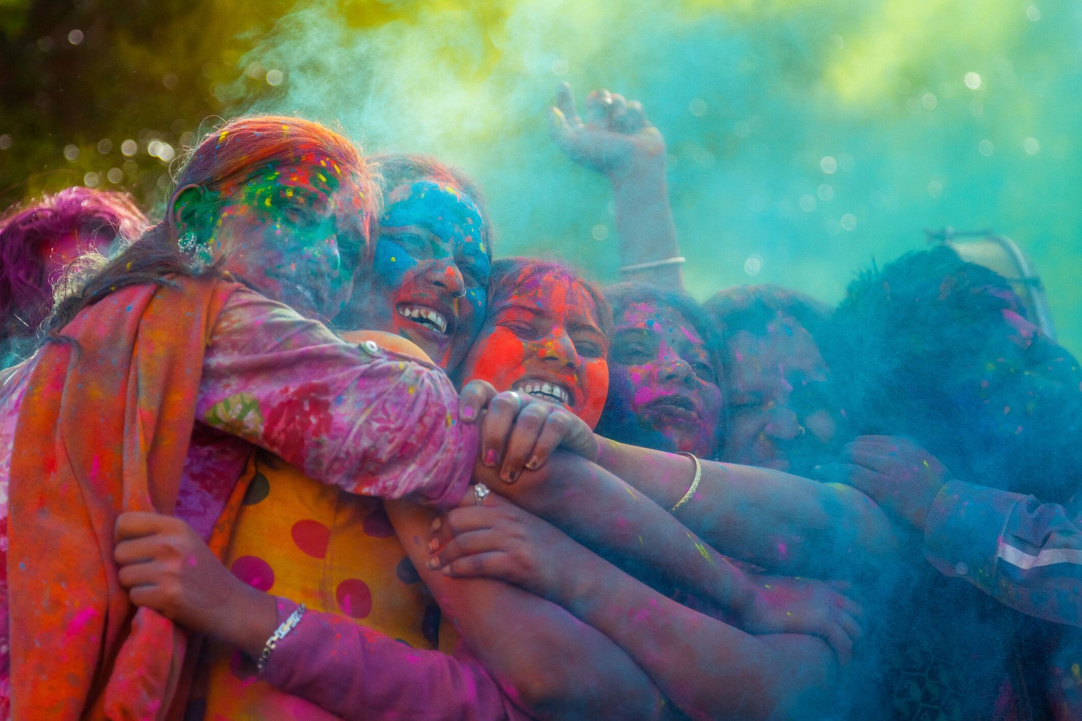 Frauen bei Holi in Indien