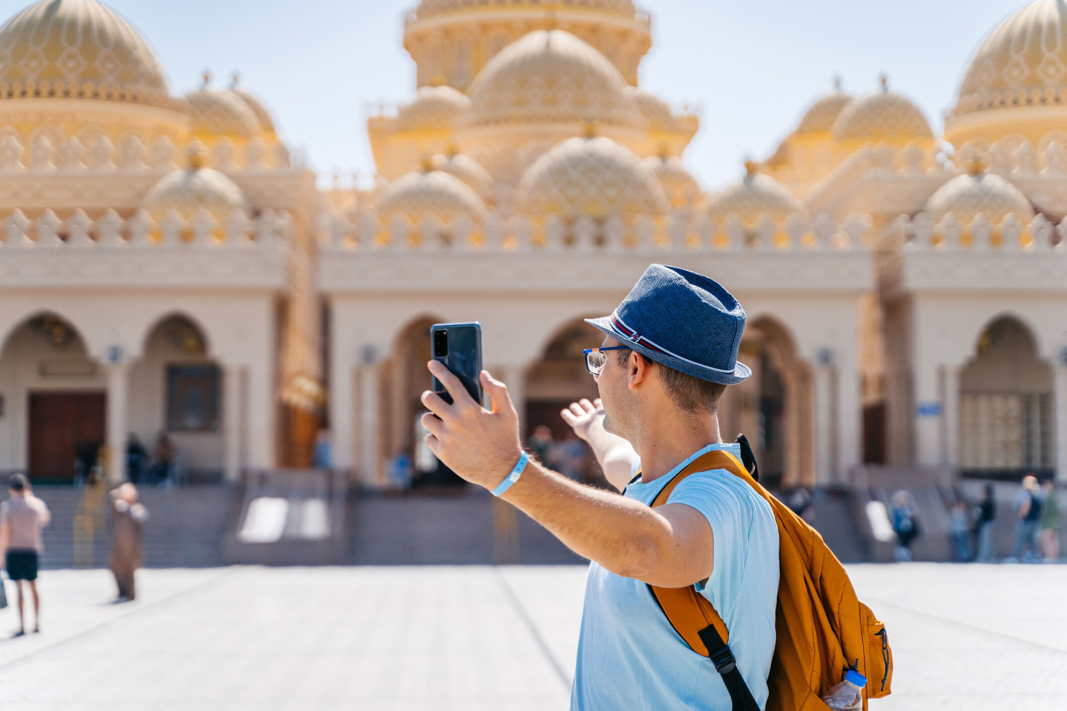 Mann mit Internet in Ägypten