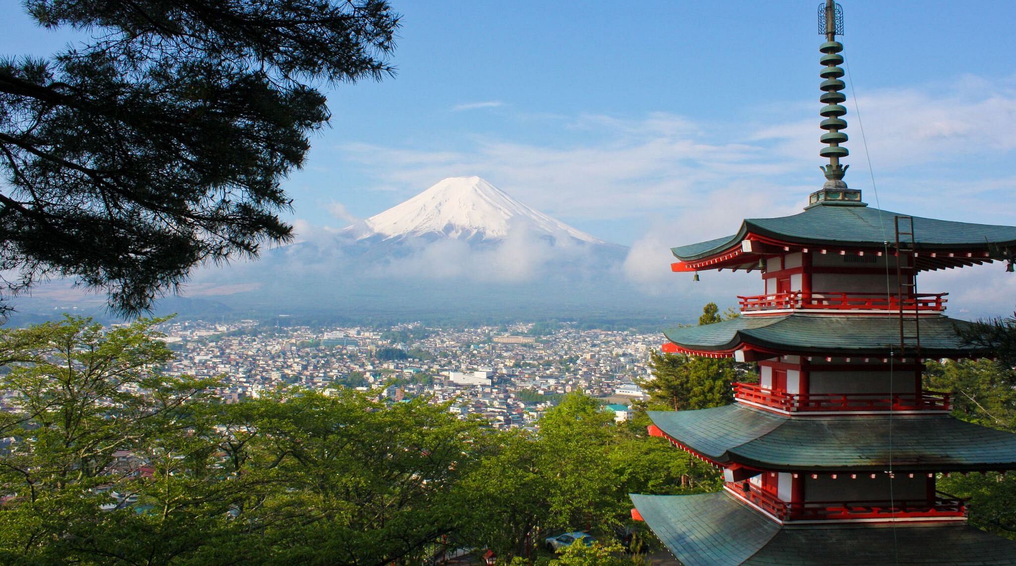 Japan Minka overlooking Mount Fuji