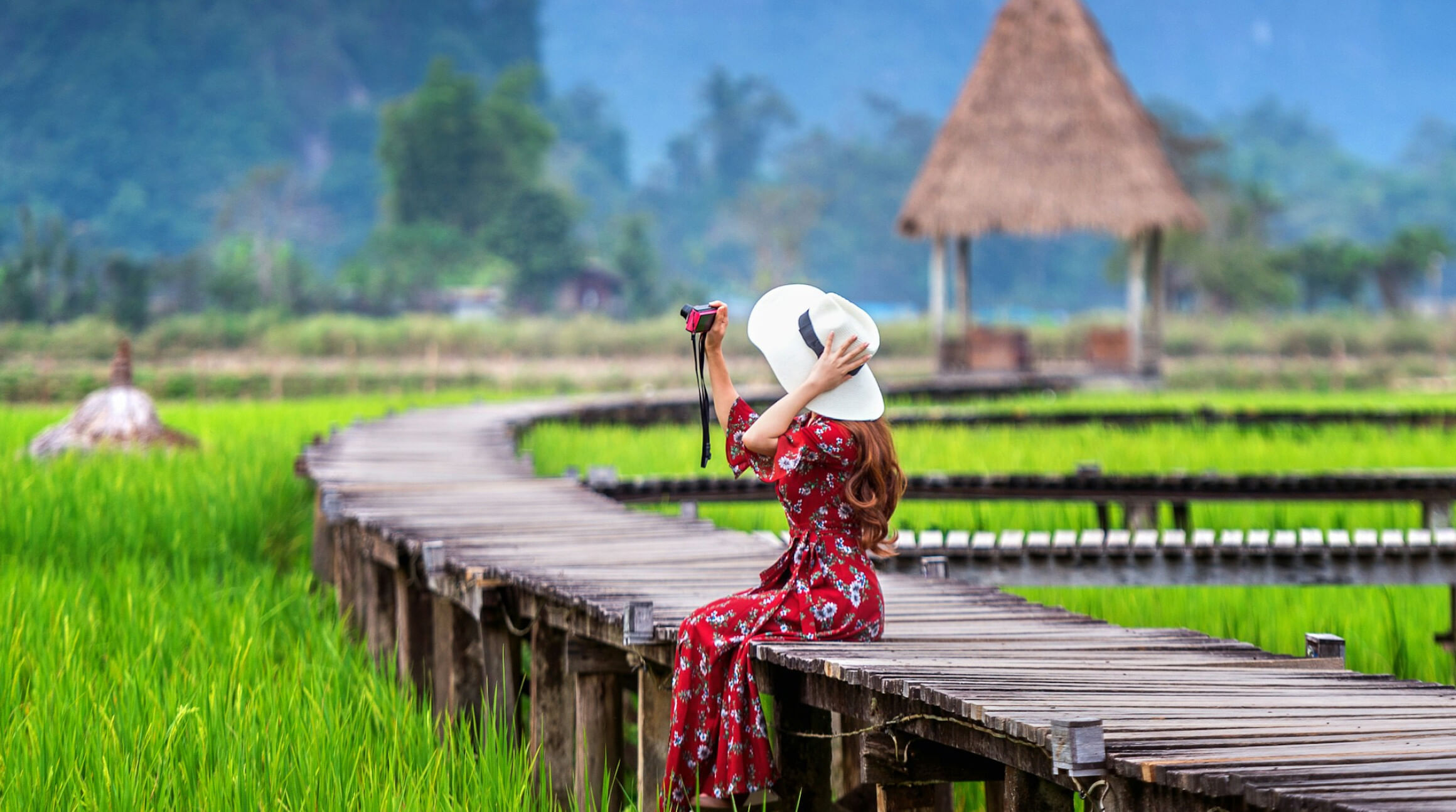 femme voyageuse ayant bien calculé son budget voyage vietnam avant de partir