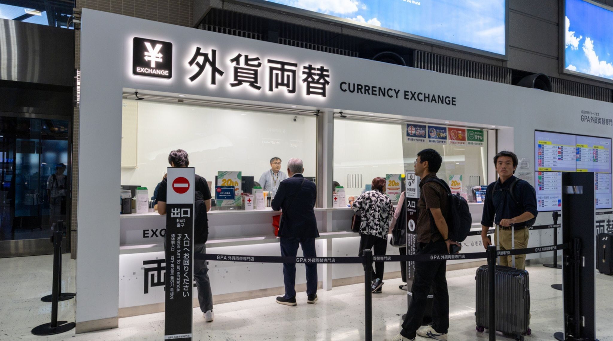 bureau de change pour touristes a l'aéroport Narita International au Japon